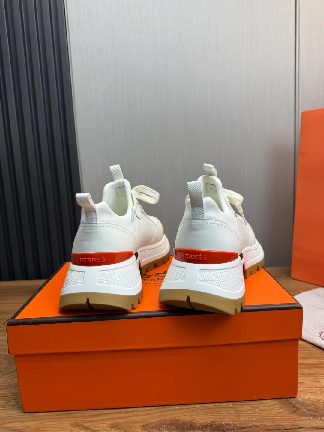 Men's men's shoes 💰780💰 HERMES/Hermès ** men's sports shoes The uppers are made of printed high-tech jersey fabric and calfskin sports shoes. The oversized sole features a geometric pattern and signature "H" detailing for an outdoor style. Black rubber sole, white rubber midsole, black and orange rubber inserts, tundra green lambskin insole, black high-tech canvas lining! Size: 39-40-41-42-43-44 (customized in 38.45)